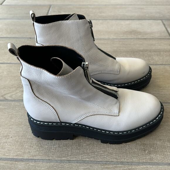 Marc Fisher LTD Paralee Lug-Sole Zip Cream Combat Boots Size: 9 - Picture 4 of 8